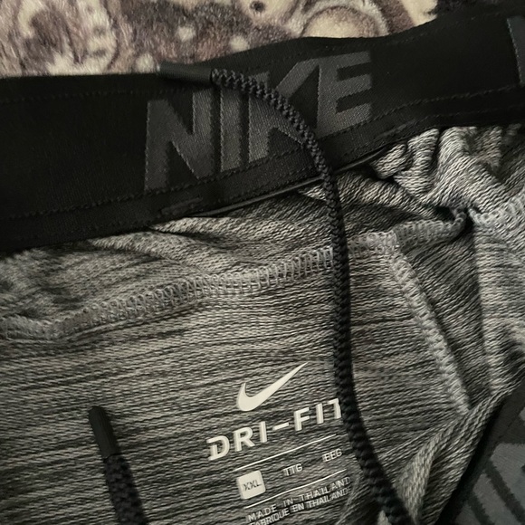 Brand new sweatpants got for a gift - Picture 1 of 4
